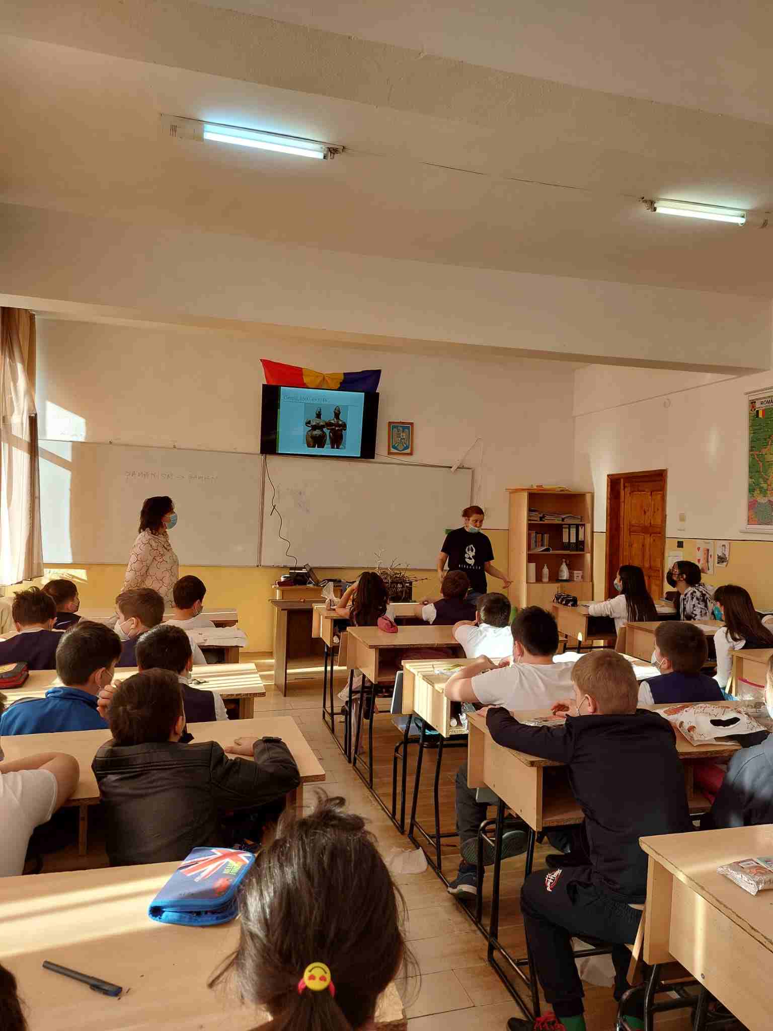  Atelierul educațional. Câteva ceasuri în preistorie – Zeițele de lut